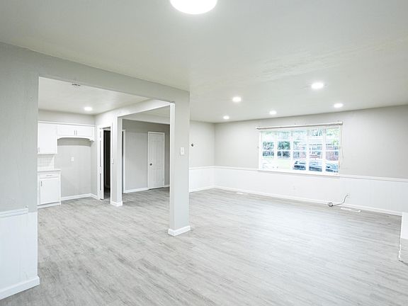 5th image of 2600 Kings Way