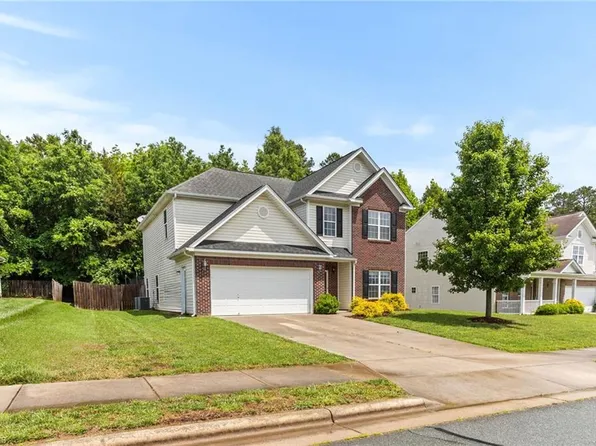 2018 Heron Pointe Dr, Whitsett, NC 27377