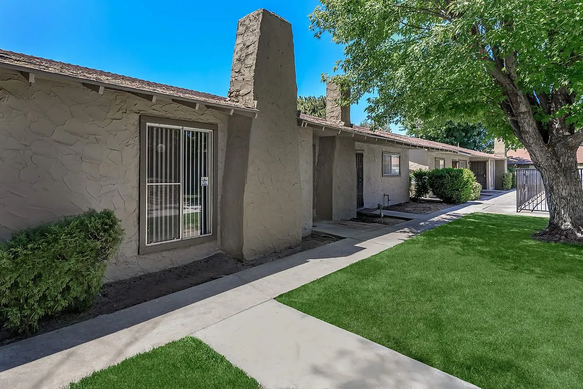 3080 Peach Ave — Photo 4