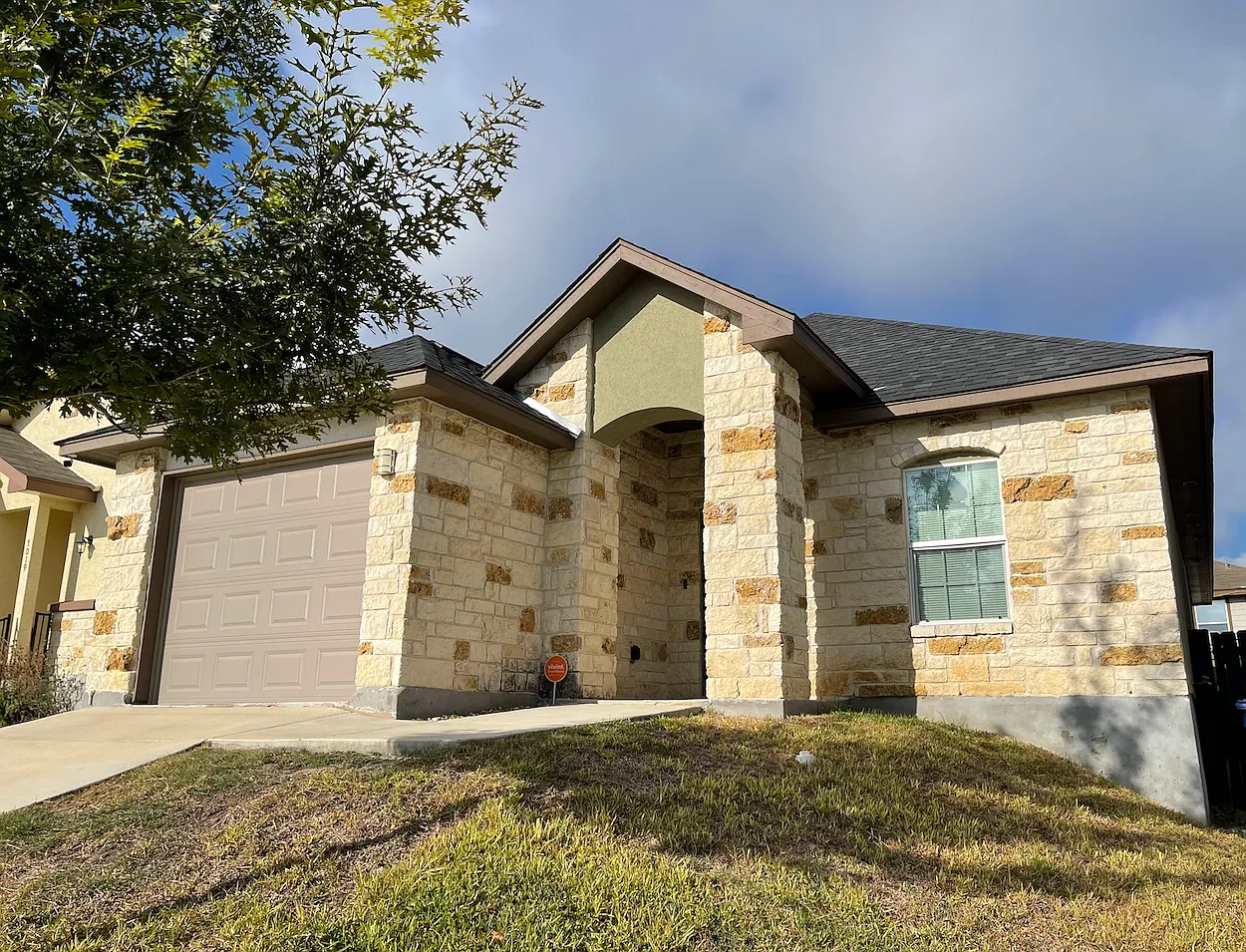 7015 Hallie Ridge San Antonio, Tx. 78227 - 1 — Photo 2