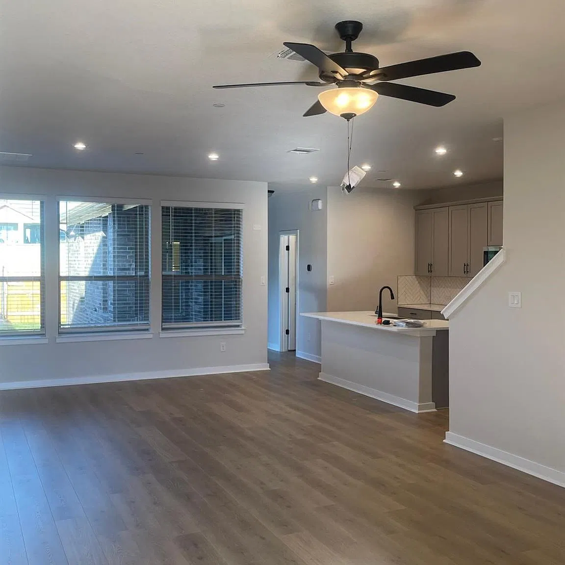 3 bed, 2.5 bath, 1589 sqft, $2,200 — Photo 4
