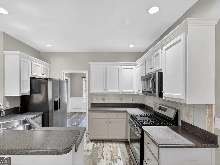 1136 Mason Lee Ave — Photo 18
