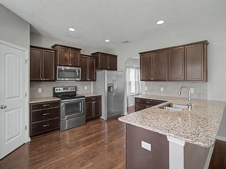 976 Oak Crest Dr — Photo 8