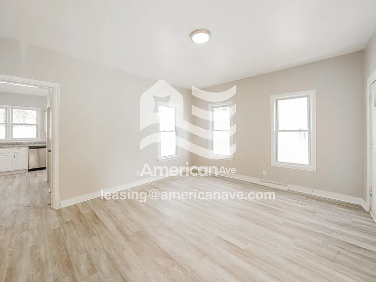 1453388_006_wm_-_living_room_13349185.jpg