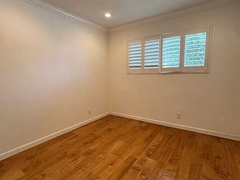 1024 Pier Ave #1 — Photo 7