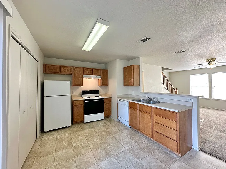 2105 Tahoe Ct — Photo 7