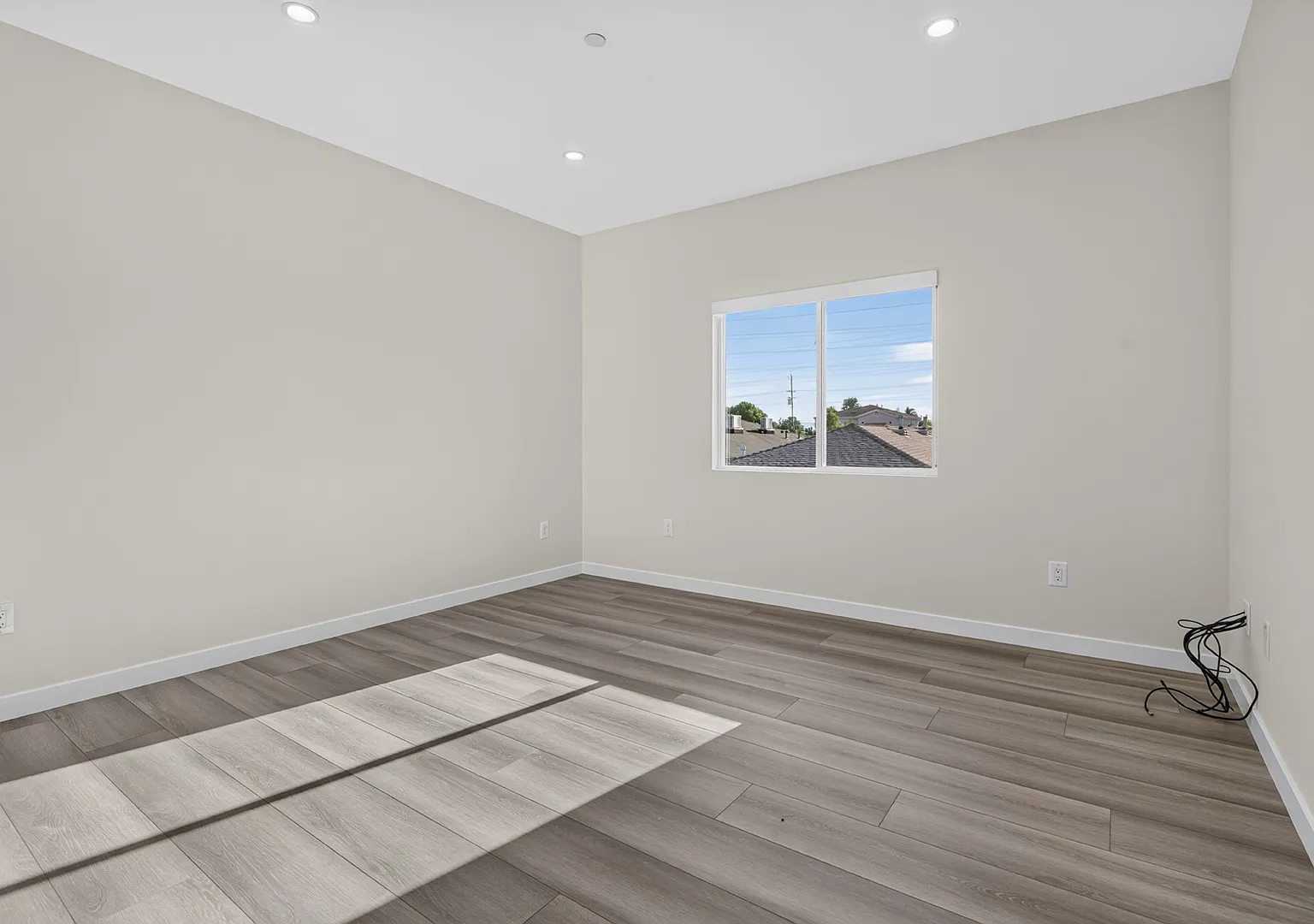 2 bed, 1000 sqft, $3,200 — Photo 4