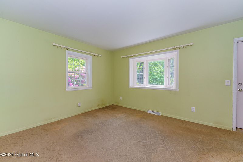 5th image of 292 Palmer Road