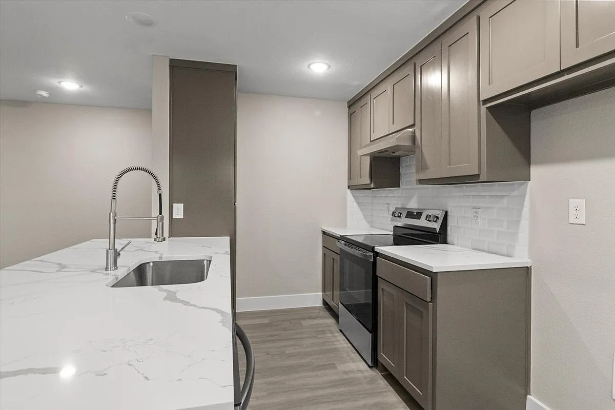 3 bed, 2.5 bath, 1365 sqft, $1,890 — Photo 1