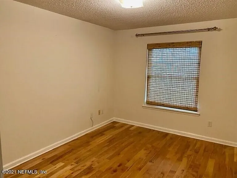 11046 Barbizon Cir W — Photo 5