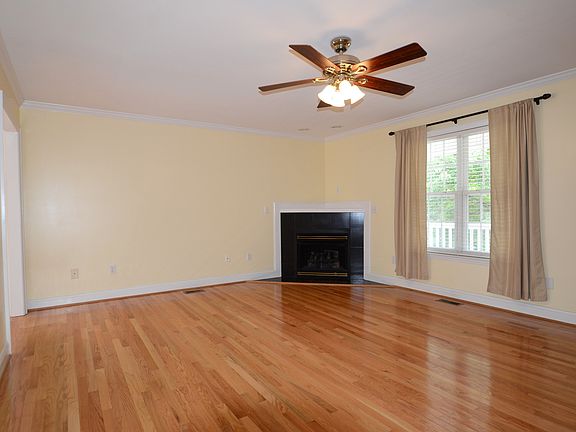 4th image of 4000 Clinard Ave