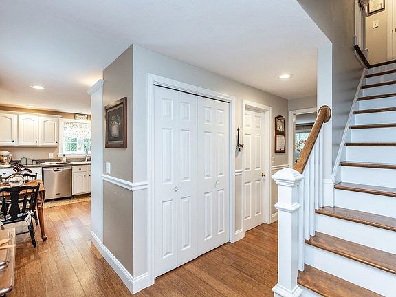 4th image of 18 Seaver Brook Lane