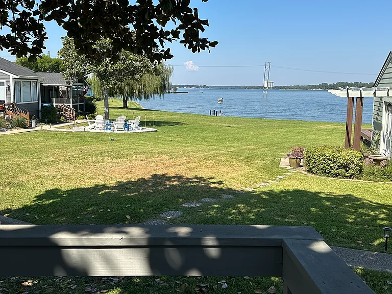 93 April Point Dr N — Photo 15