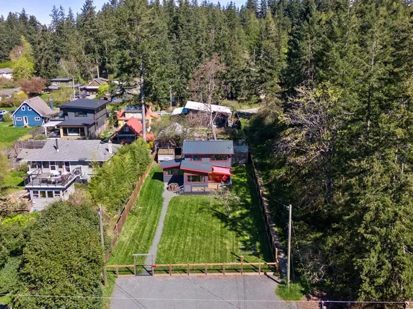 1304 Midden Rd, Comox Valley, BC V9M 2R6
