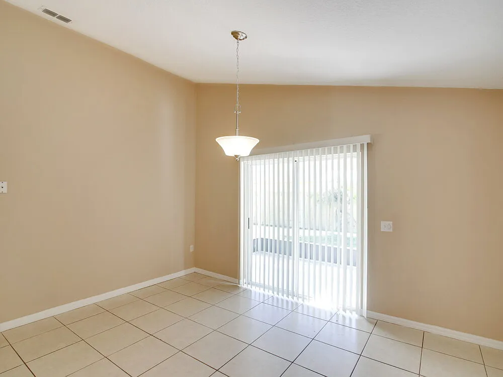 3 bed, 2.0 bath, 1292 sqft, $2,175 — Photo 4