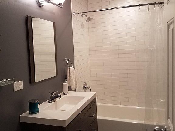 3rd image of 1440 W Cortez St #1