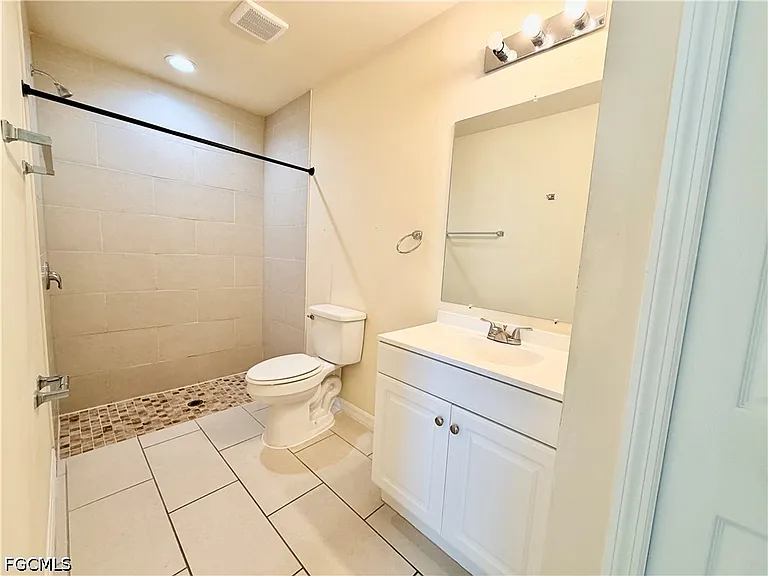 1044 NE 8th Pl #1104 — Photo 16