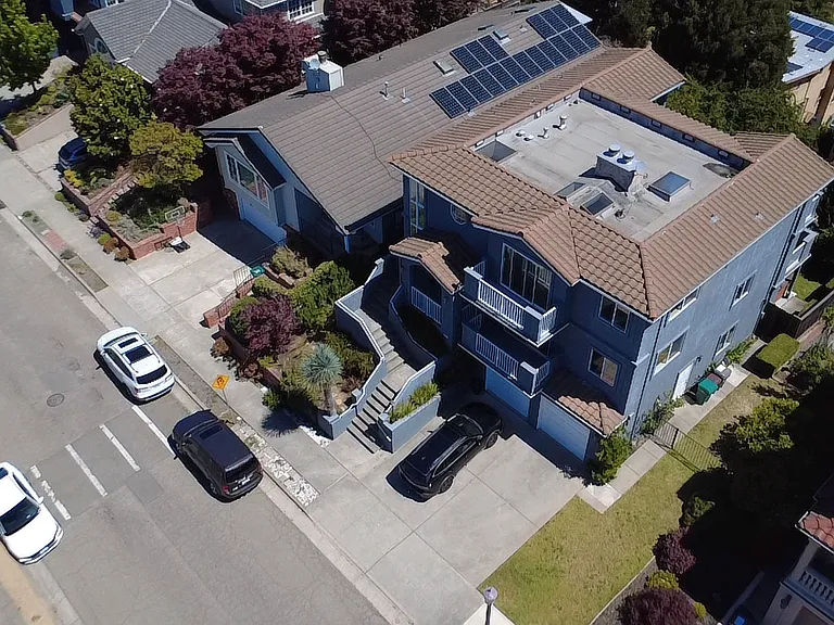 5070 Cochrane Ave — Photo 3