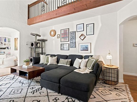 3rd image of 6024 W 51st St