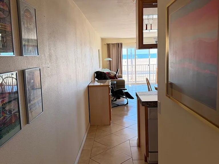 223 E Surfside Dr — Photo 5