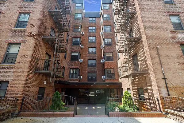 Sold by Douglas Elliman | media 21