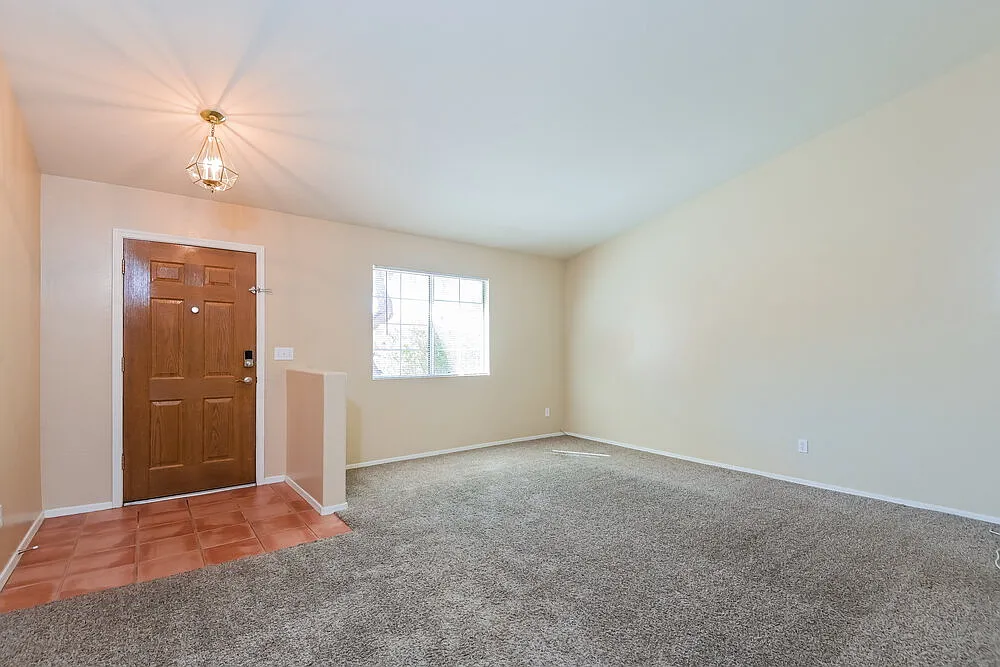 3 bed, 2.0 bath, 1738 sqft, $2,125 — Photo 3