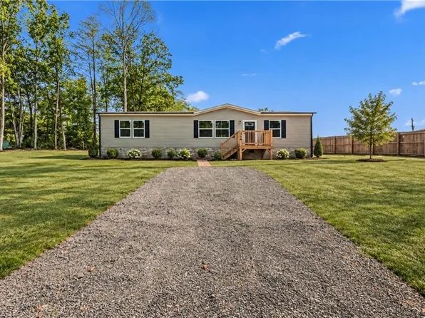 116 Brookfield Dr, Mount Airy, NC 27030