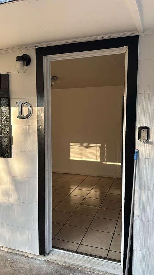 1 bed, 1.0 bath, 2016 sqft, $825 — Photo 3