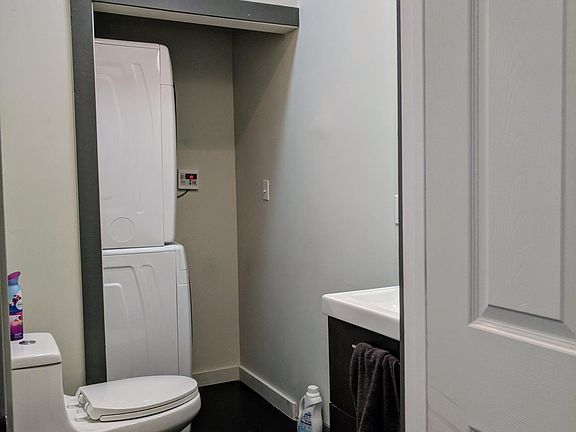 1/2 bath and laundry room