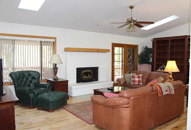 2nd image of 409 W Saint Moritz Dr