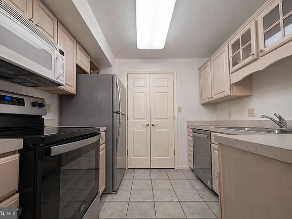 5th image of 1101 S Schumaker Dr APT 102
