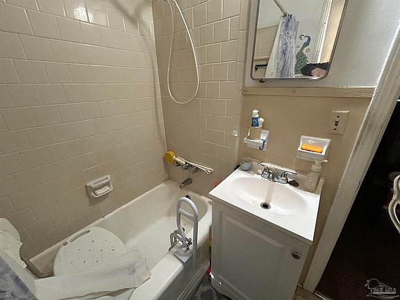 4th image of 5 Bell Ct