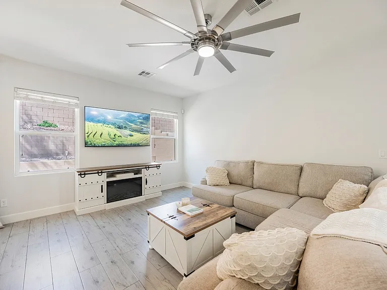 7333 Chesapeake Cove St — Photo 3