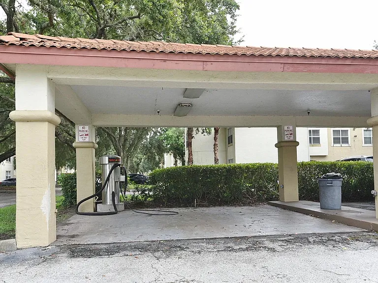 826 Camargo Way #305 — Photo 8