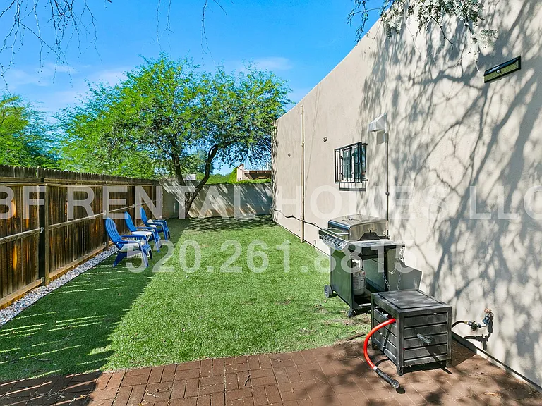 2319 E Helen St #2 — Photo 15