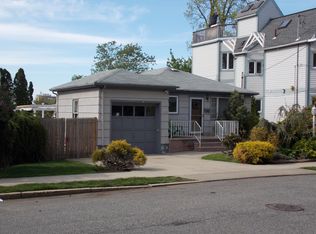 19 High St, Staten Island, NY 10305