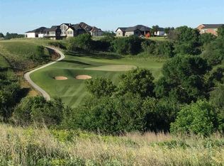 1904 Valley Bluffs Dr, Minot, ND 58701