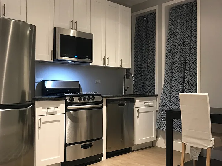 291 Lincoln Pl #A2 — Photo 2
