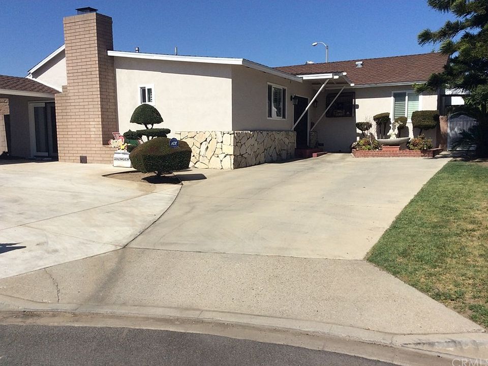 2nd image of 104 S Turner Ave