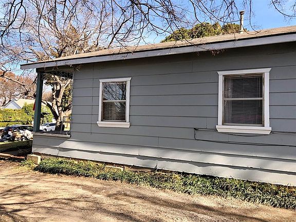 3rd image of 2726 Gladstone Dr