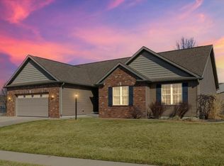 502 Elk Dr, Mahomet, IL 61853