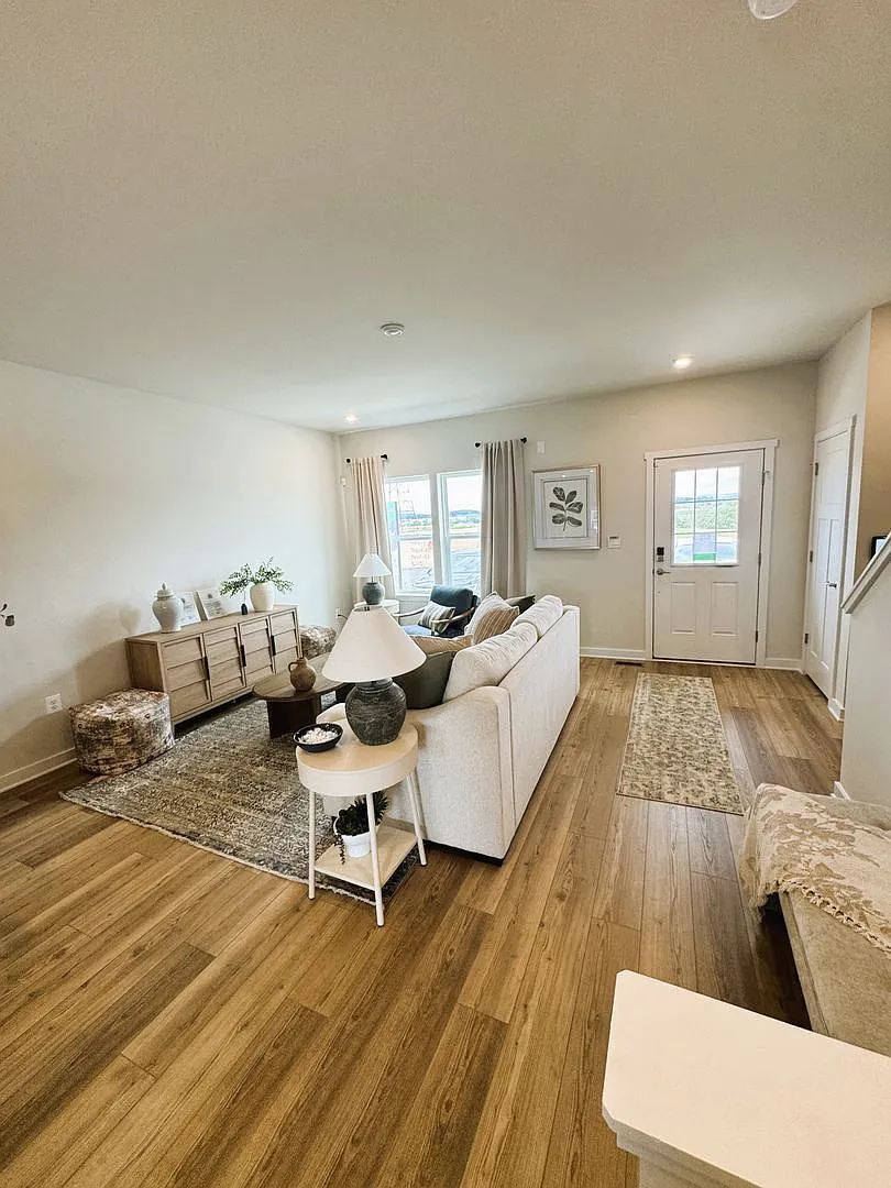 Spacious 4-Bedroom, 3.5 Bath New Construction Townhouse — Photo 4