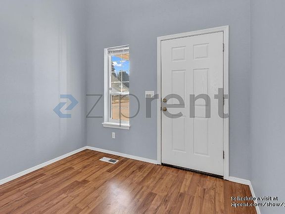 4th image of 2605 NE 125th Ct