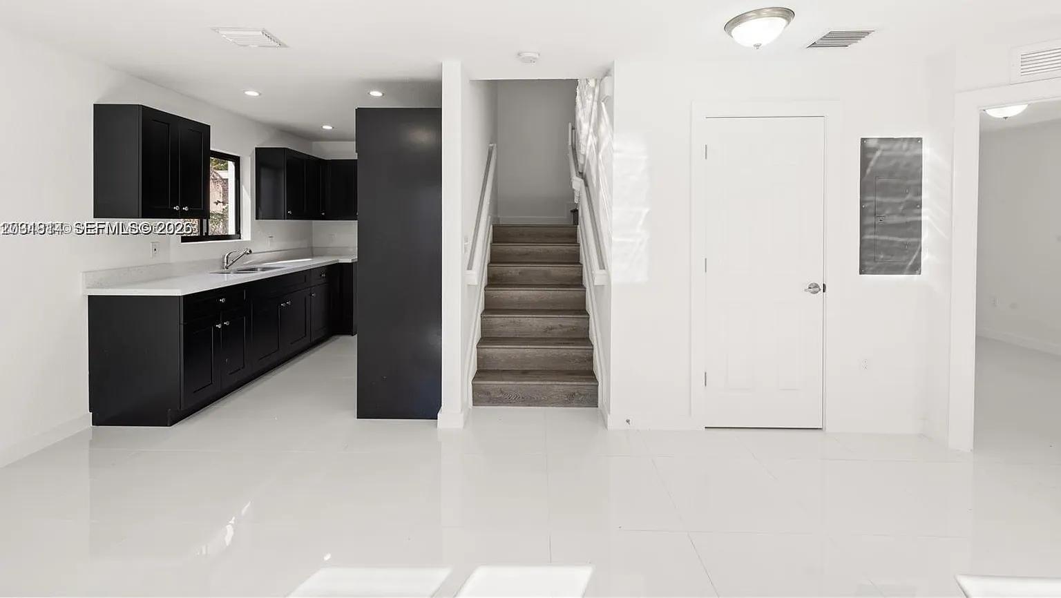 3 bed, 2.5 bath, 1188 sqft, $2,900 — Photo 2