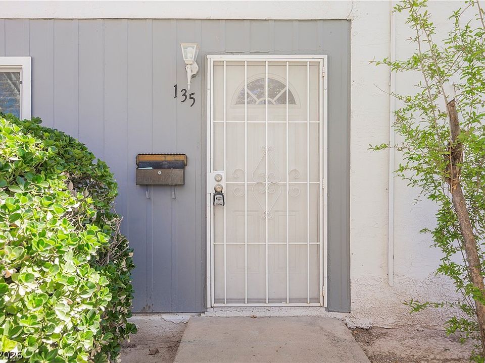 1st image of 135 Greenbriar Townhouse Way
