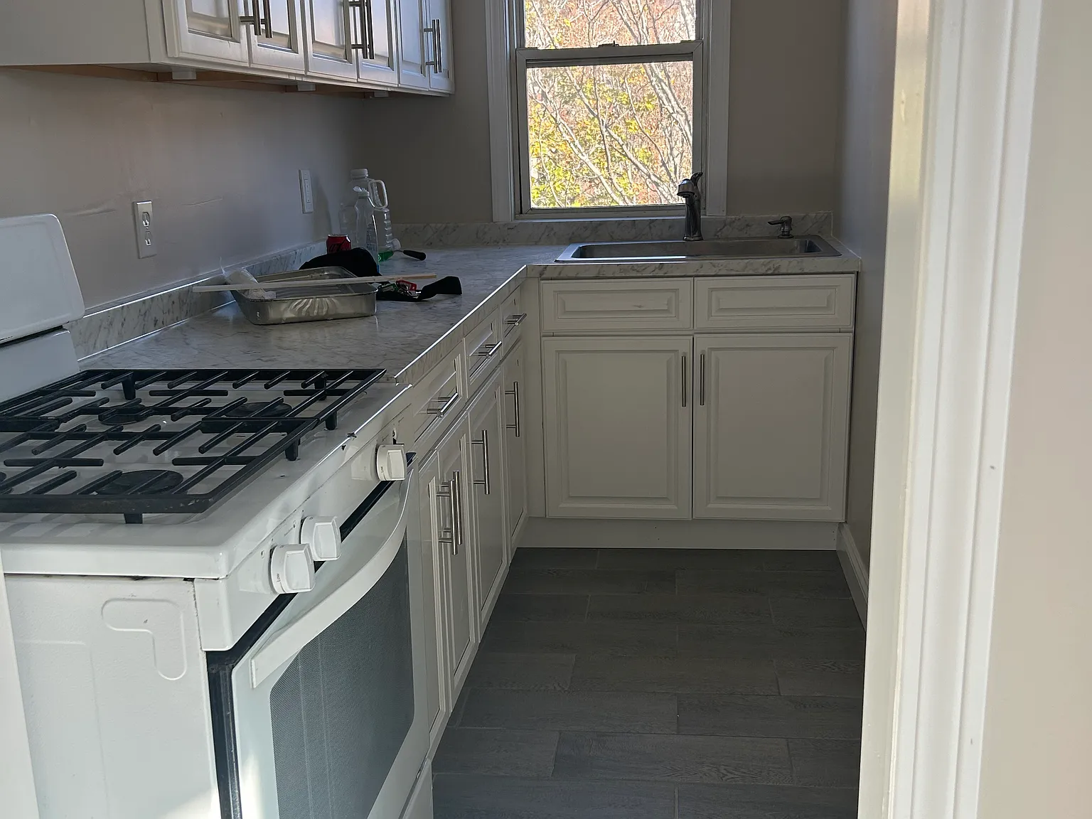 3 bed, 1000 sqft, $1,800 — Photo 1