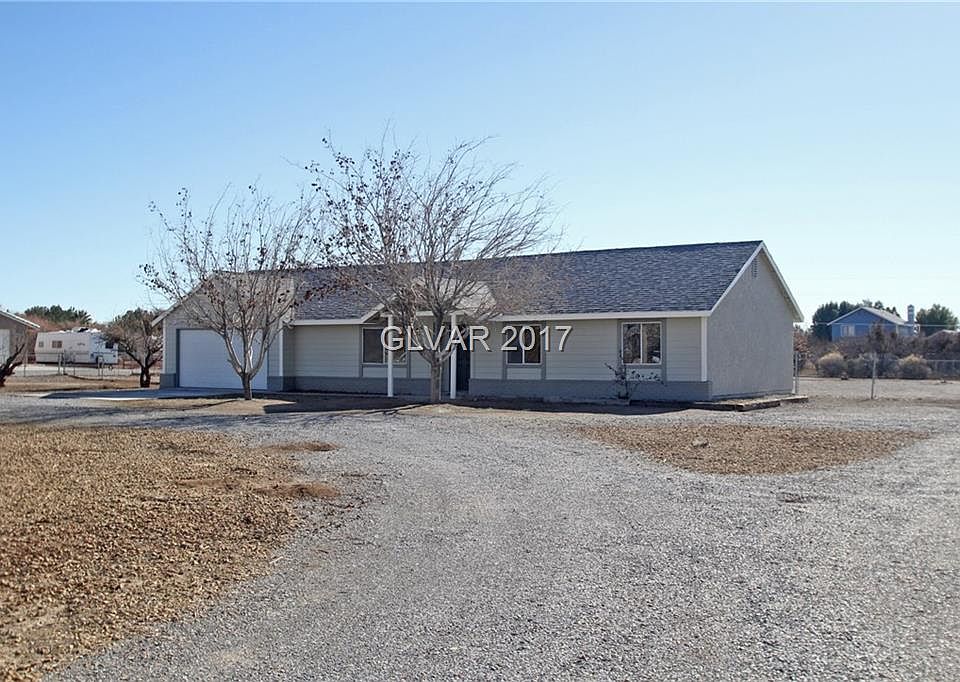 1st image of 821 Lupin St