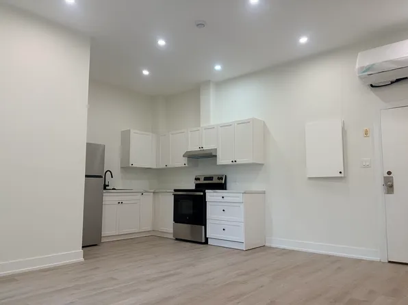 435 George St N #7, Peterborough, ON K9H 3R4