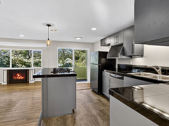 3rd image of 925 NE 68th Ave