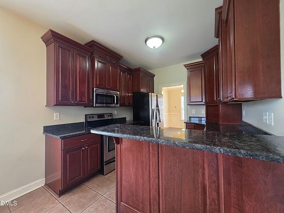 4th image of 22 Oak Run Dr